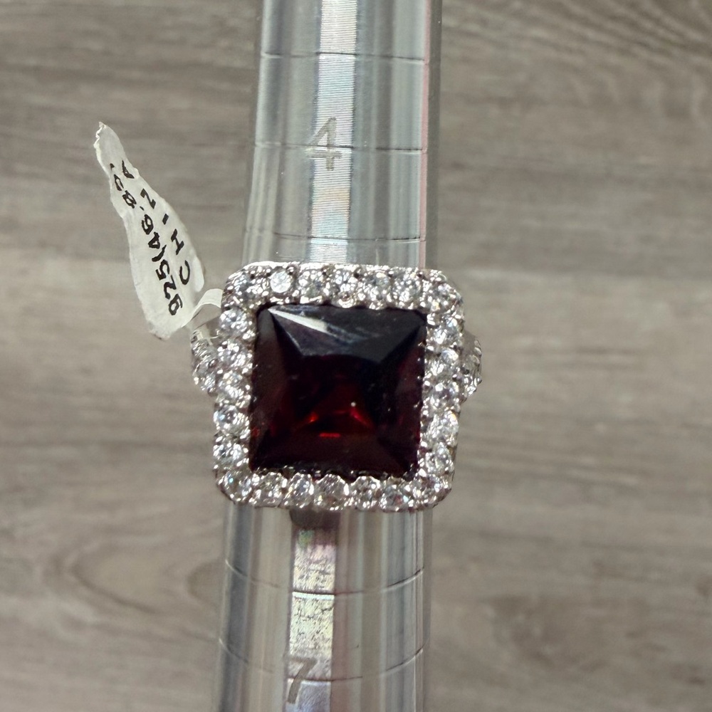 Elegant Sterling Silver and Red‎ Gemstone Ring .925